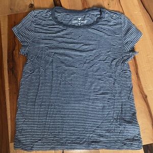 NWOT - AMERICAN EAGLE OUTFITTERS SOFT AND SEXY TEE - SIZE XS